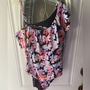 Time and Tru Bathing suit. 🌸🌺.